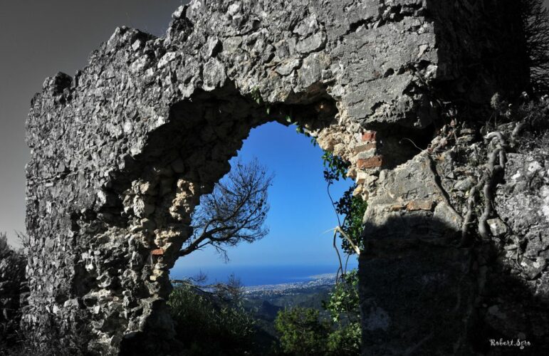 Ruines ouverture