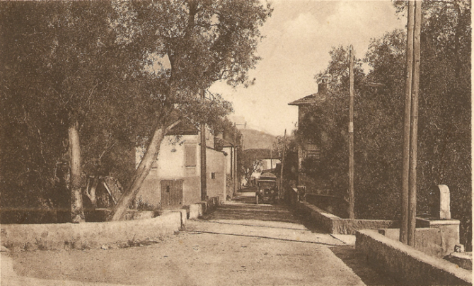 Entree village fontaine 1930