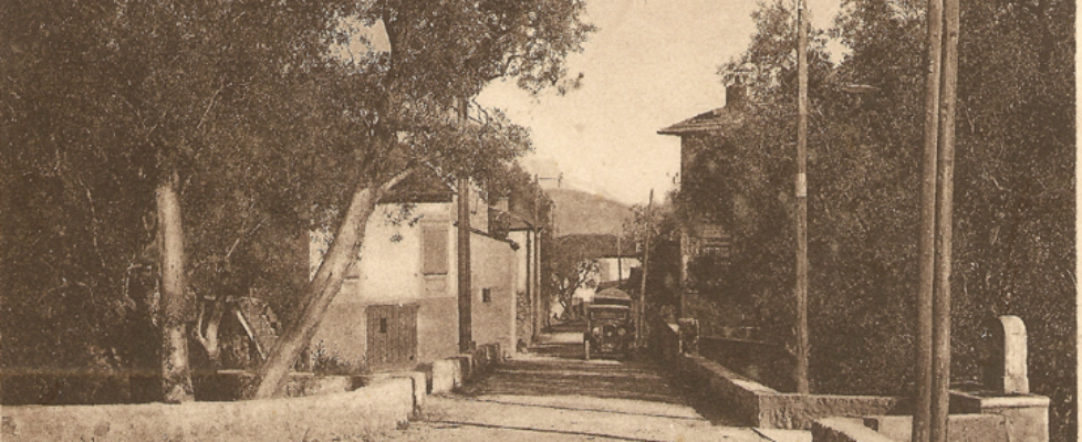 Entree village fontaine 1930