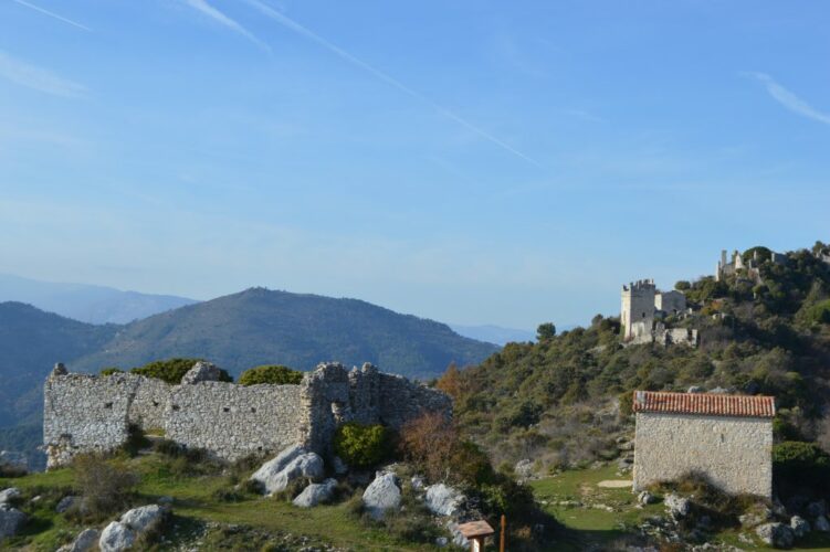Ruines Castel Nuovo Tour pigeonnier